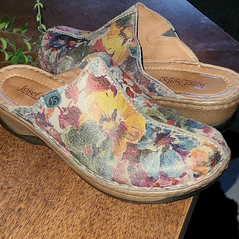 Josef Seibel cute clogs